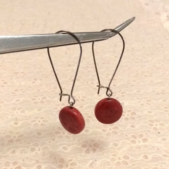 Vintage Handmade Red Beads Dangle Drop Earrings Timeless VTG Jewelry - Picture 7 of 7